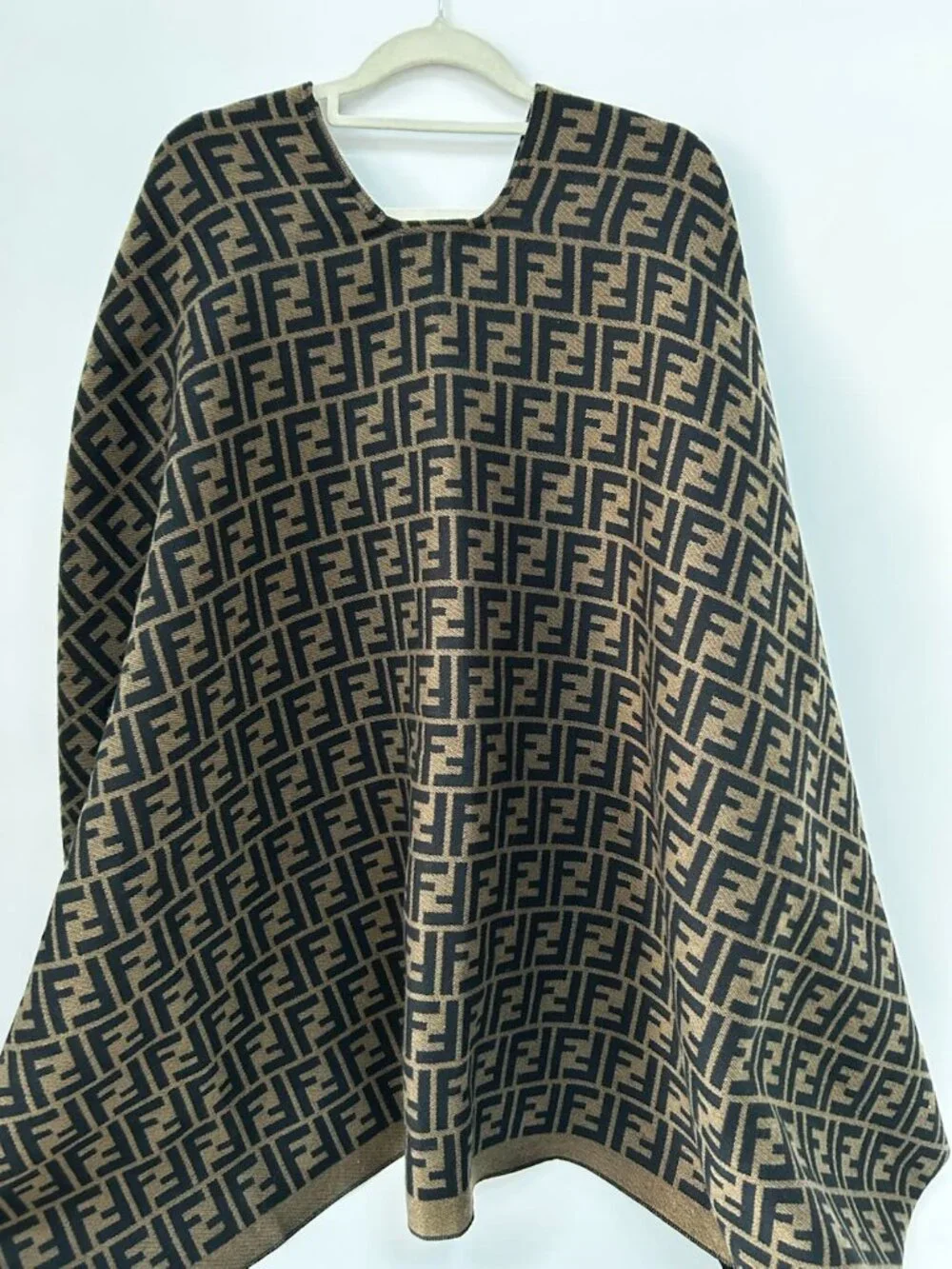 FENDI Women's Wool Shawl Scarf Warm Stylish Accessory - Picture 2 of 4
